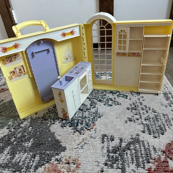 Vintage Barbie Mattel Grandma's Kitchen Fold Up Dollhouse Playset Incomplete - Picture 4 of 16